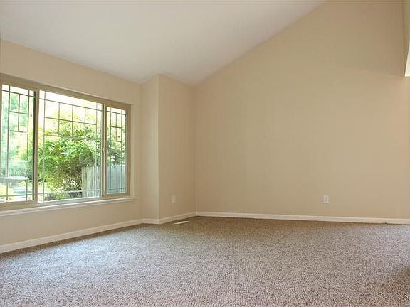 5th image of 3457 Astoria Cir