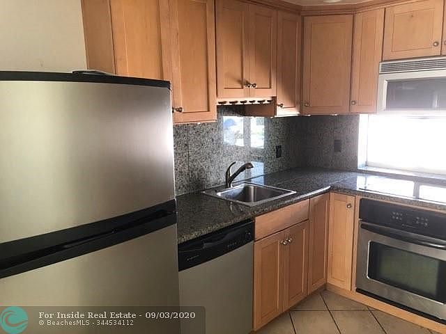 1st image of 225 SE 16th Ave APT 8