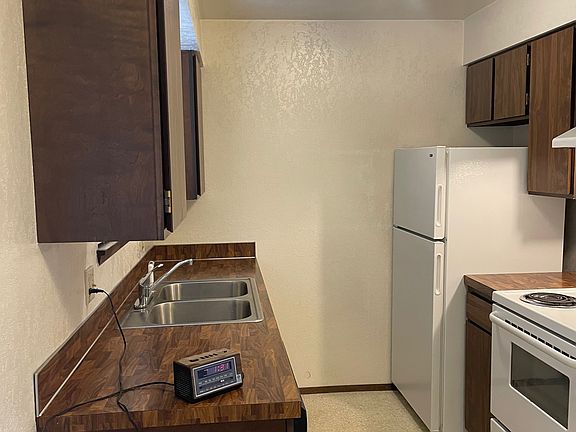 4th image of 1220 Cherry Ave #2