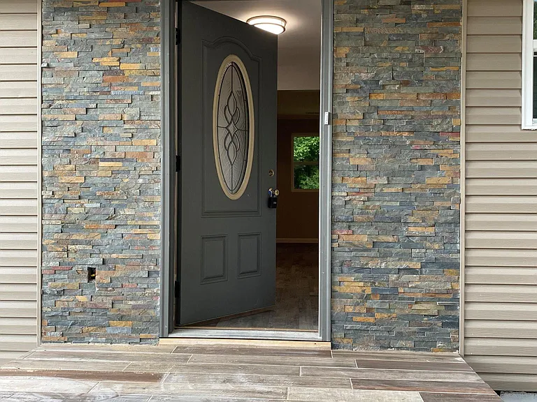 115 Bethune Cir — Photo 2