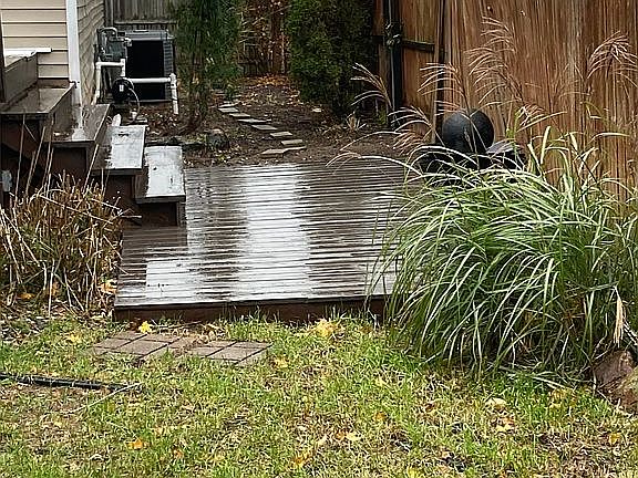 Lower Deck/ side garden
