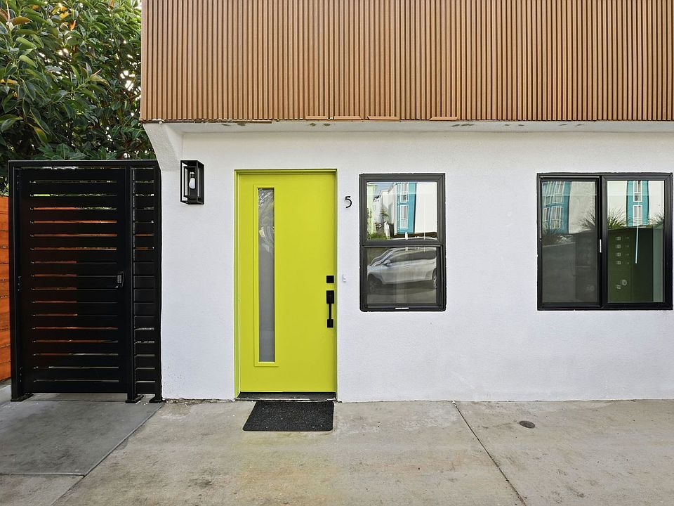 1st image of 2735 Broadway #5