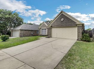 4645 Feathercrest Dr, Fort Worth, TX 76137