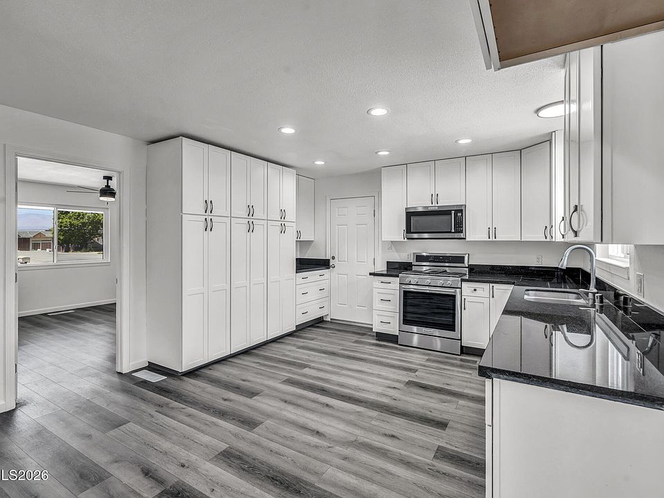 1st image of 215 Ruby St