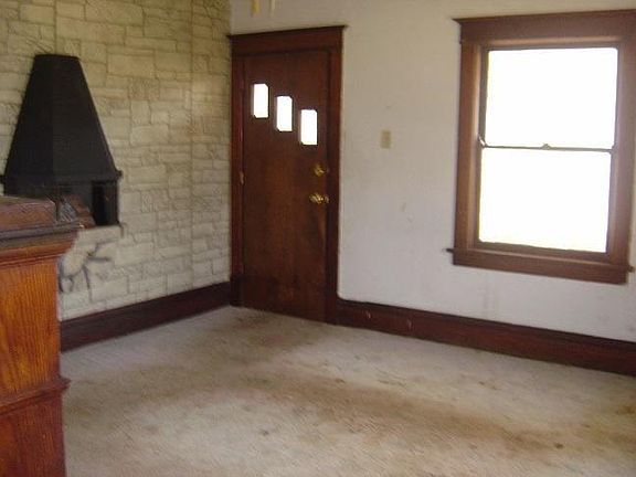 3rd image of 405 Pine St