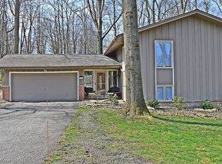 8693 Lake Forest Ct, Chagrin Falls, OH 44023