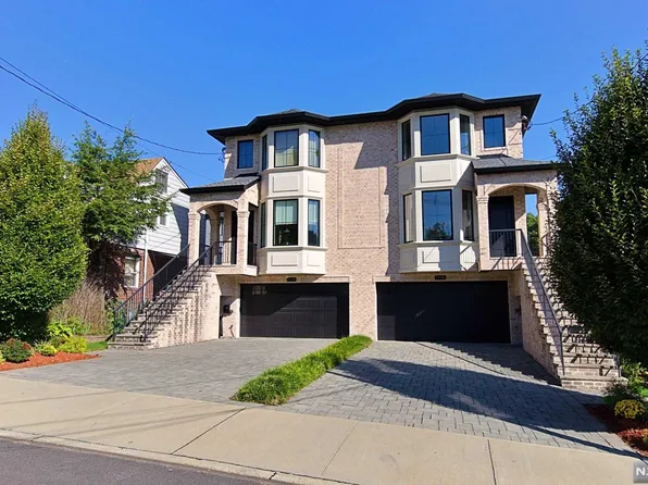 247 Hoym St, Fort Lee, NJ 07024