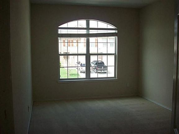 5th image of 1412 Ravenwood Dr