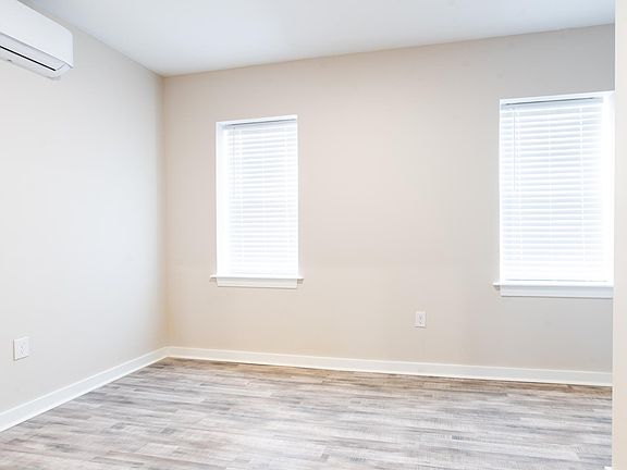 2nd image of 2417 N Myrtlewood St #2FFR