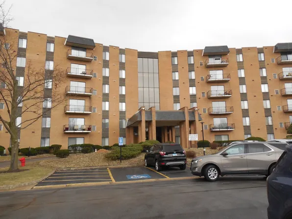 900 W Sunset Dr APT 505, Glenwood, IL 60425