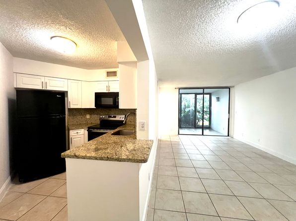 210 Lake Pointe Dr APT 112