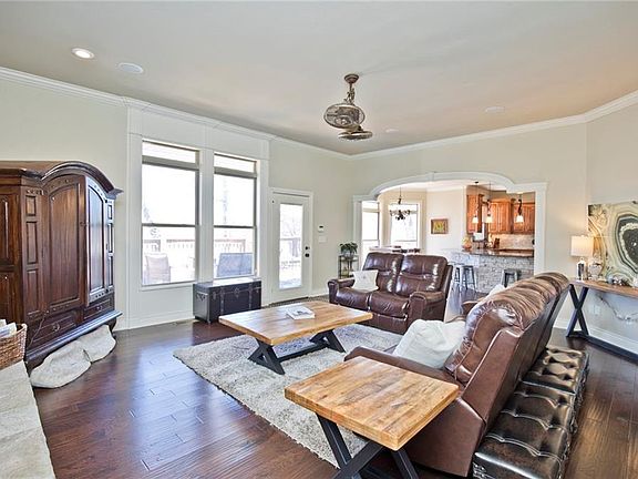 5th image of 901 NW Provence Pl