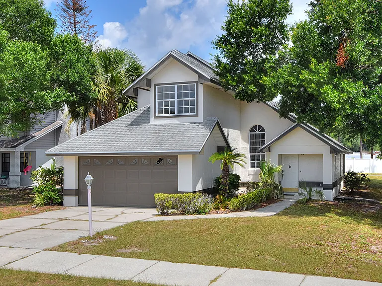 802 Arietta Cir N — Photo 1