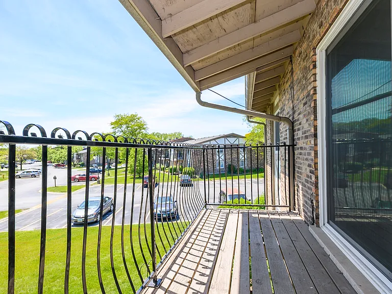 16W540 Lake Dr #9A-201 — Photo 6
