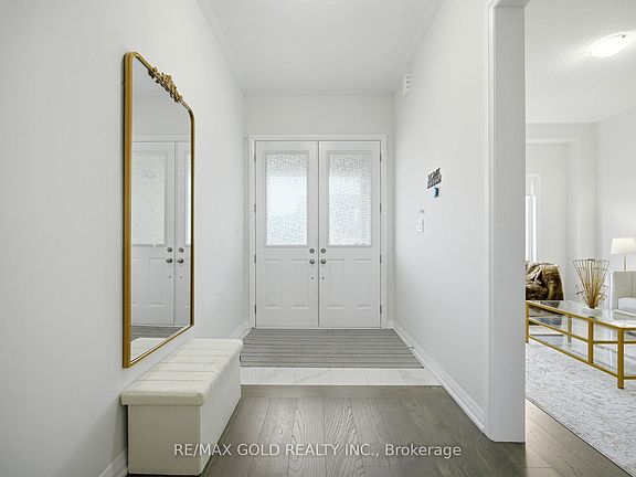 2nd image of 1583 Stovell Cres