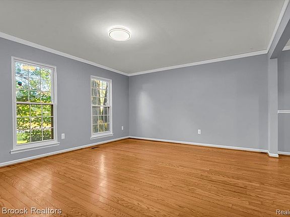 5th image of 34985 Valley Forge Dr