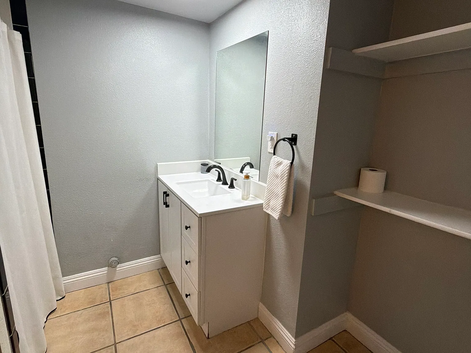 5 bed, 3836 sqft, $1,150 — Photo 2