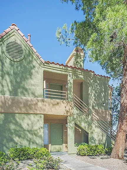 Diamondhead Apartments — Photo 12