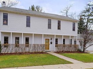 318 E Elm St, Wheaton, IL 60189