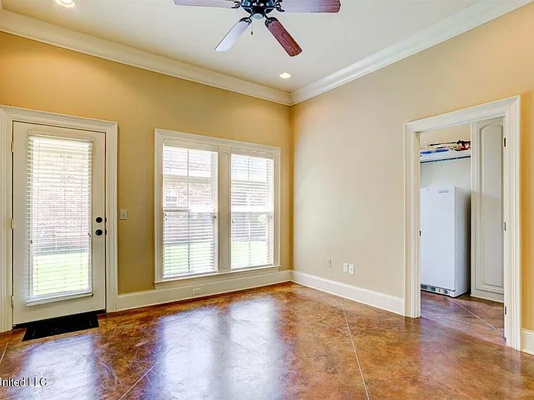 143 Sonnett Cir — Photo 9