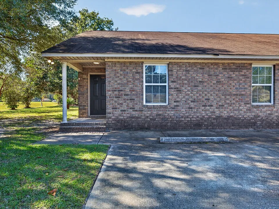 44 Webb Ct NE