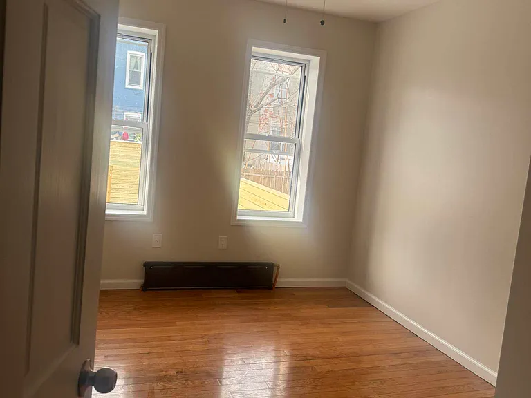 636 Crescent St #2 — Photo 6