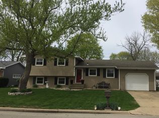 815 26th St, Peru, IL 61354