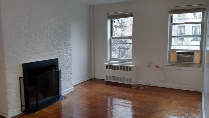 Rented by Choy Lin Yau, LREB | media 18