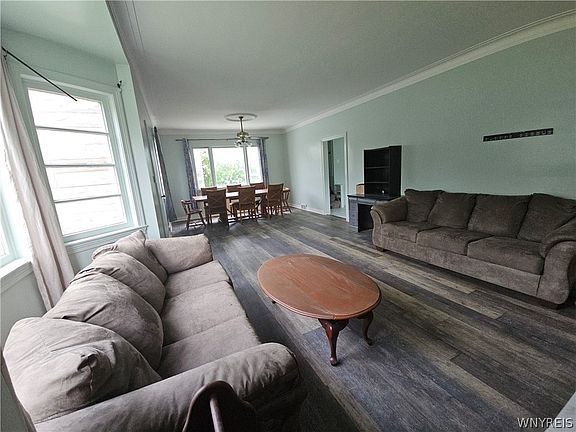 4th image of 3663 Seneca St