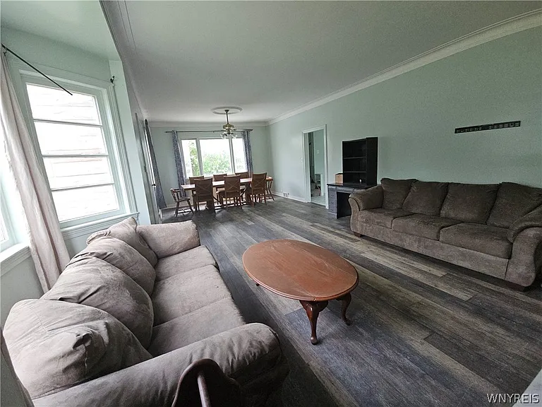 3663 Seneca St — Photo 3