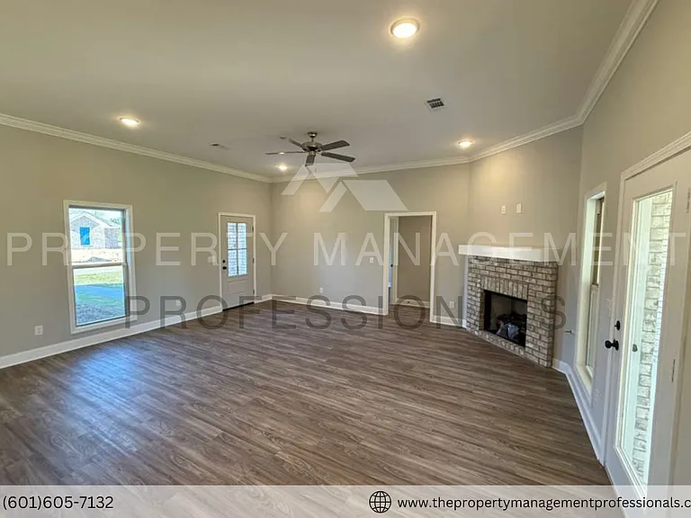 563 Patrick Farms Dr — Photo 10