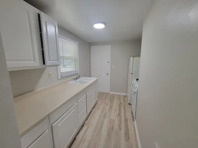 152 Maywood Avenue — Photo 5