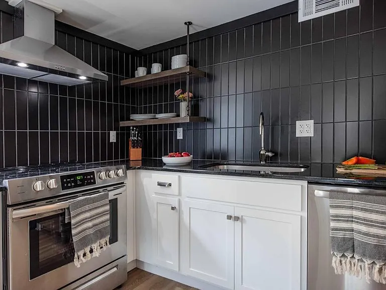 1085 Hardee St NE #B — Photo 8