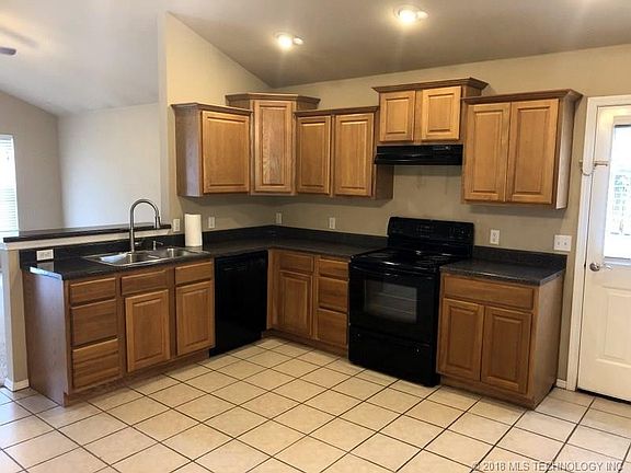 5th image of 7945 Liberty Bell Ln