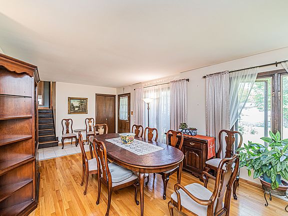 4th image of 8590 Wood Vale Dr
