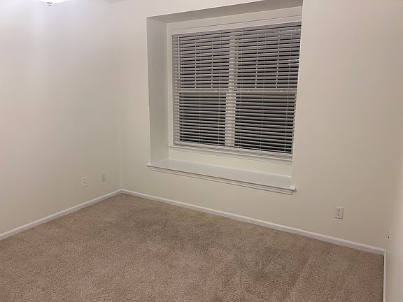 Master bedroom 11x 12