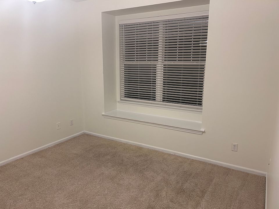 Master bedroom 11x 12