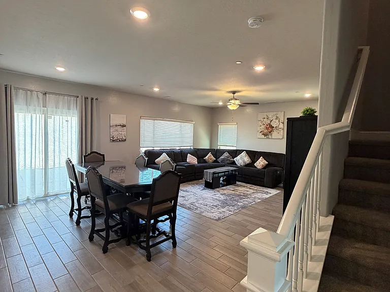 3486 N Clover Ave — Photo 10