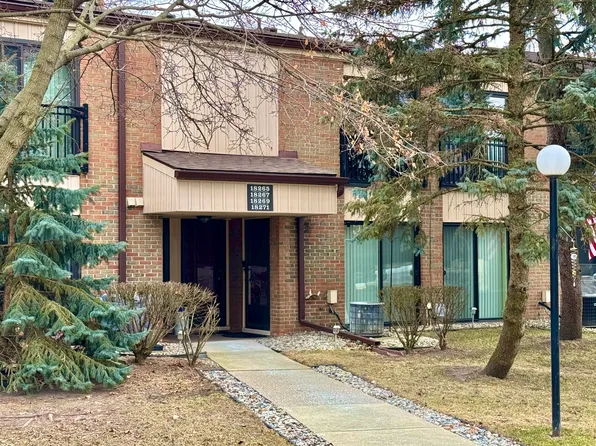 18269 University Park Dr, Livonia, MI 48152