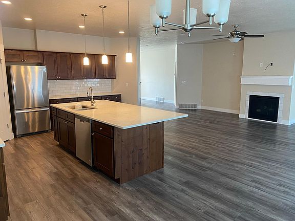 5th image of 2401 N Sunset Dr