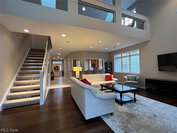2nd image of 450 Dunbar Ln