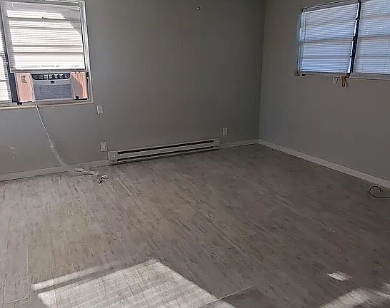 4th image of 828 N Grandview Ave #1