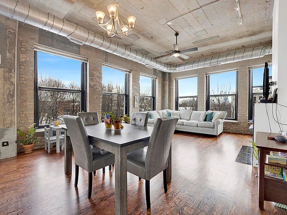 4th image of 1111 W 14th Pl Unit 322