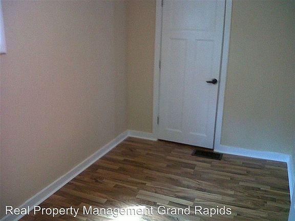 2nd image of 725 5th St NW