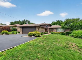 8118 Gladys Ln, Palos Hills, IL 60465