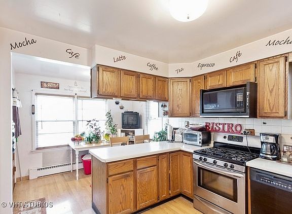 3rd image of 5054 W Winnemac Ave