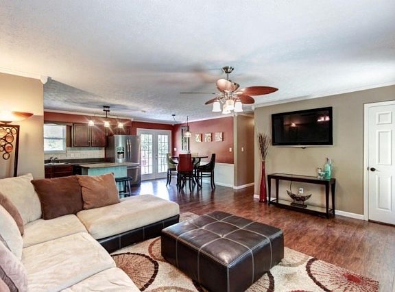5th image of 7416 Foxglove Ln