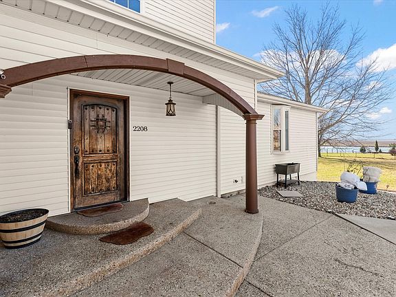 4th image of 2208 Altoona Rd