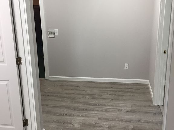 4th image of 36 Abbott St #6032fb6d5
