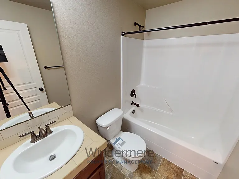 247 Chapra St — Photo 10